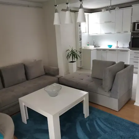 Holidays And Partys With A Pool Apartmán Tuzla