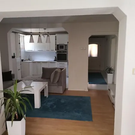 Holidays And Partys With A Pool Apartmán