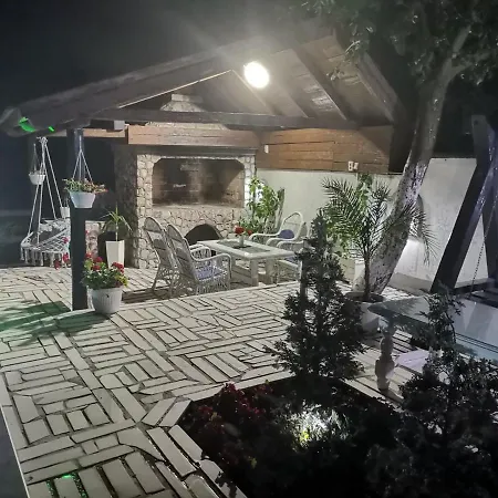 Apartmán Holidays And Partys With A Pool Tuzla